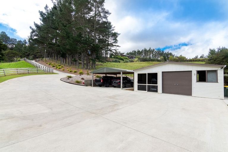 Photo of property in 43 Pinetone Road, Kumeu, 0892