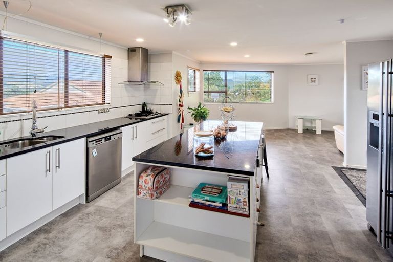 Photo of property in 12 Cullen Place, Tawa, Wellington, 5028