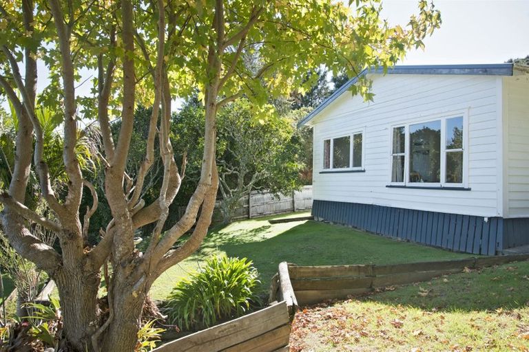 Photo of property in 19 James Street, Russell, 0202