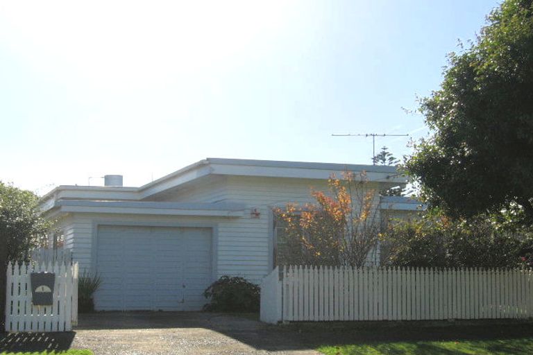 Photo of property in 5 Athlone Crescent, Boulcott, Lower Hutt, 5011