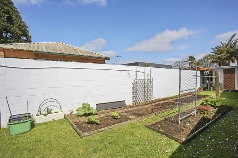 Photo of property in 5 Meadowcourt Drive, Manukau, Auckland, 2025