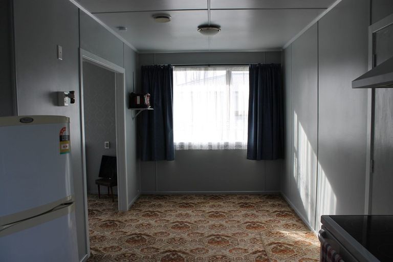 Photo of property in 18 Kilmarnock Street, Wallacetown, 9816