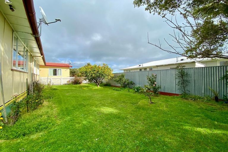 Photo of property in 7 Exeter Crescent, Takaro, Palmerston North, 4412