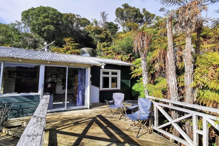 Photo of property in 27 Golden Bay Road, Halfmoon Bay / Oban, Stewart Island, 9818