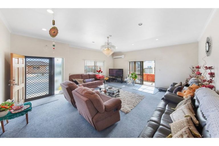 Photo of property in 12 Paloma Court, Hillpark, Auckland, 2102