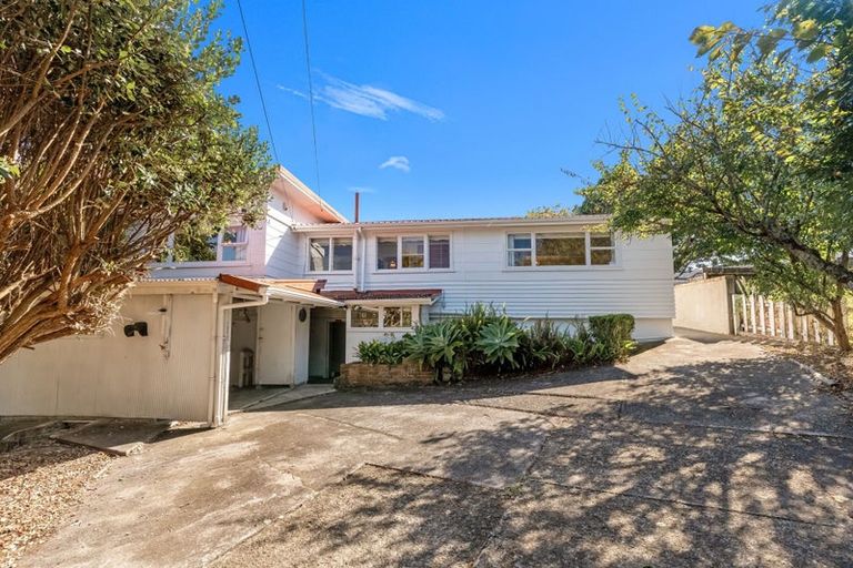 Photo of property in 21 Saint Leonards Road, Kelston, Auckland, 0602
