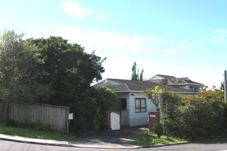 Photo of property in 1/851 Beach Road, Waiake, Auckland, 0630