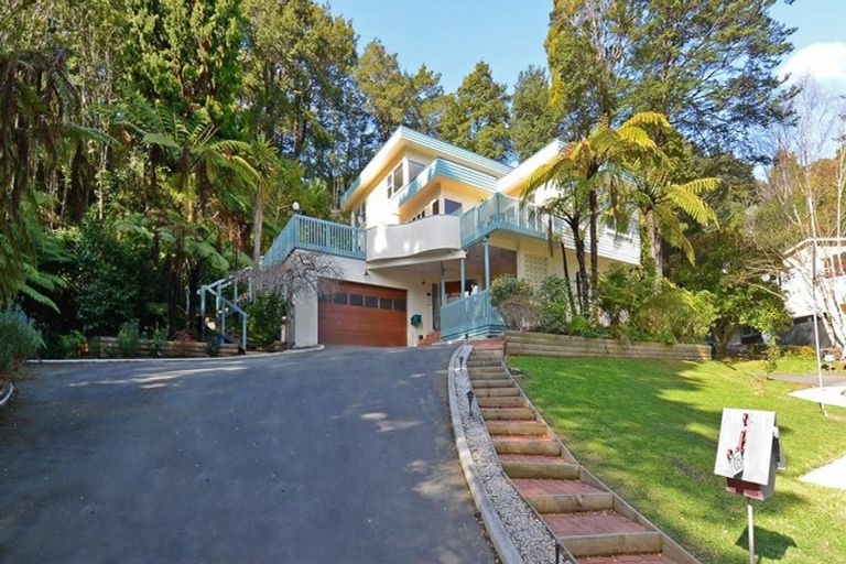 Photo of property in 5 Tiniroa Grove, Silverstream, Upper Hutt, 5019