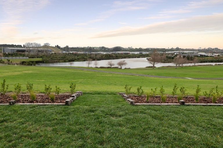 Photo of property in 170 Lakes Boulevard, Pyes Pa, Tauranga, 3112