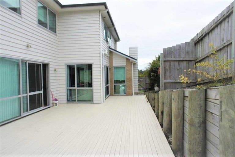 Photo of property in 16 Oak Bark Drive, Schnapper Rock, Auckland, 0632