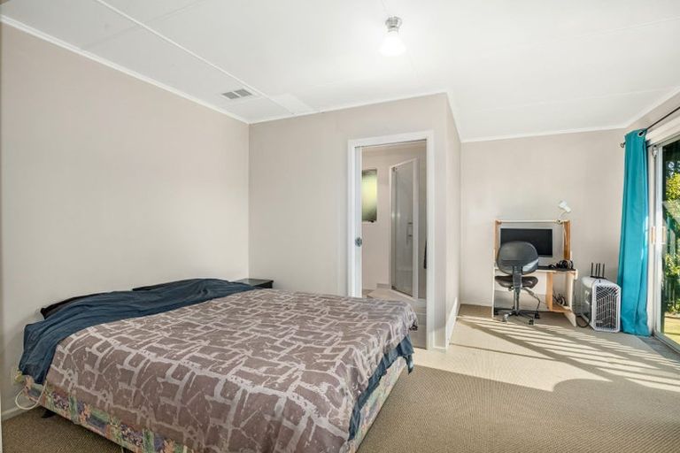 Photo of property in 25 Robson Street, Stokes Valley, Lower Hutt, 5019
