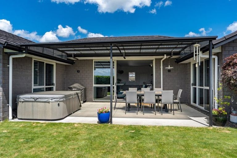 Photo of property in 1 Ruske Place, Grandview Heights, Hamilton, 3200