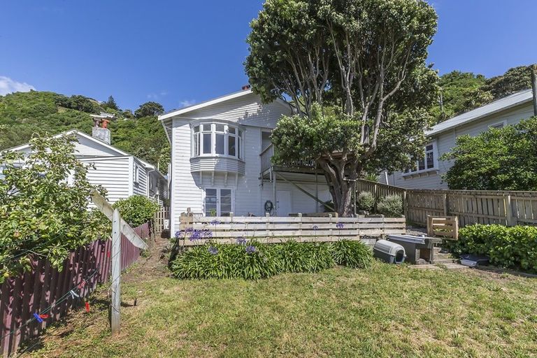 Photo of property in 167 Sutherland Road, Lyall Bay, Wellington, 6022