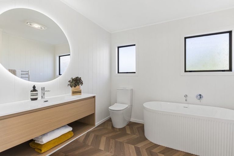 Photo of property in 39 Cockayne Crescent, Sunnynook, Auckland, 0620