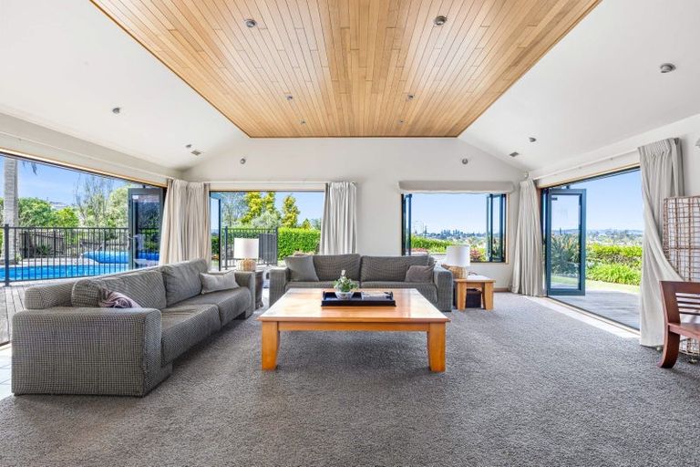 Photo of property in 115 Grand Drive, Orewa, 0931