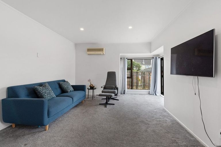 Photo of property in 82 Browns Bay Road, Rothesay Bay, Auckland, 0630