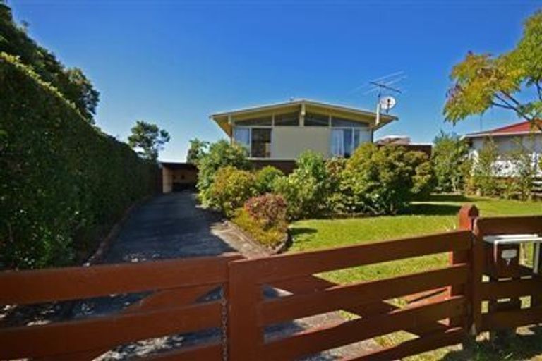 Photo of property in 7 Pipitea Place, Massey, Auckland, 0614