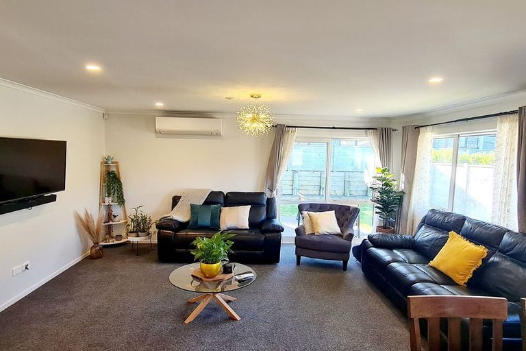 Photo of property in 19 Mooring Close, Whitby, Porirua, 5024