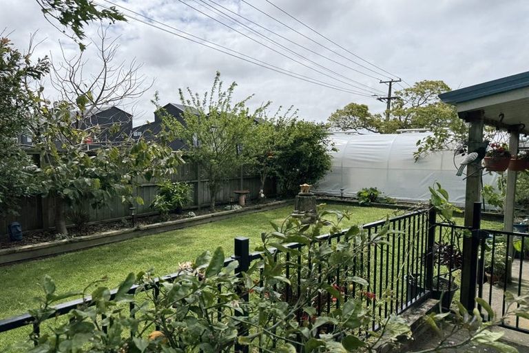 Photo of property in 2 Parma Place, Henderson, Auckland, 0612