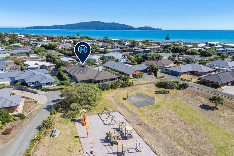 Photo of property in 4 Barbaras Way, Waikanae Beach, Waikanae, 5036