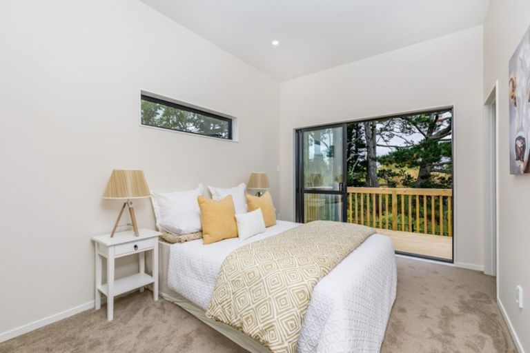 Photo of property in 2 Tarara Lane, Kumeu, 0810