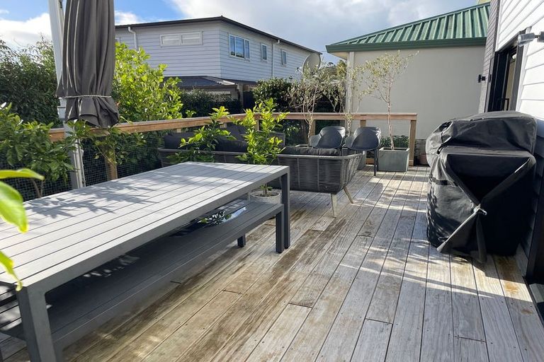 Photo of property in 1/44 Sunnynook Road, Sunnynook, Auckland, 0620