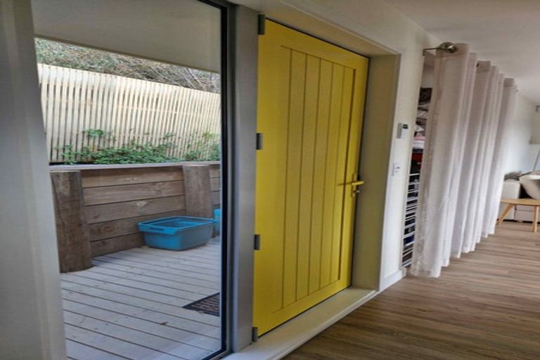 Photo of property in 39 Milne Terrace, Island Bay, Wellington, 6023