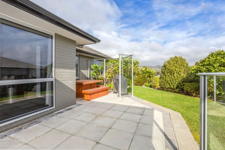Photo of property in 75 Aotea Drive, Aotea, Porirua, 5024