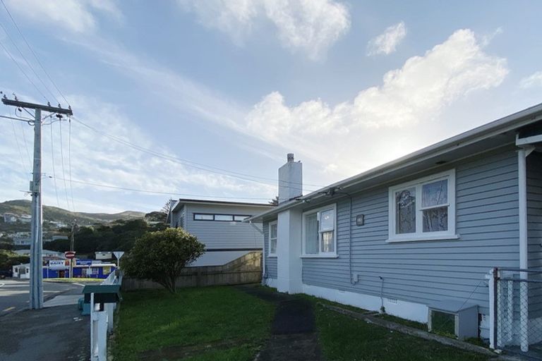 Photo of property in 58 Broderick Road, Johnsonville, Wellington, 6037