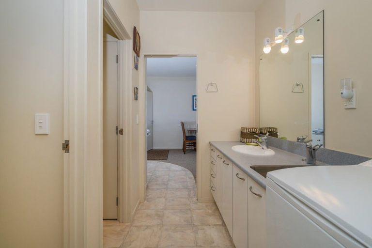 Photo of property in 2 Tirinui Crescent, Tairua, 3508