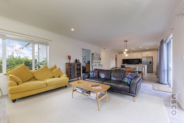 Photo of property in 14 Floyd Road, Riverhead, 0820