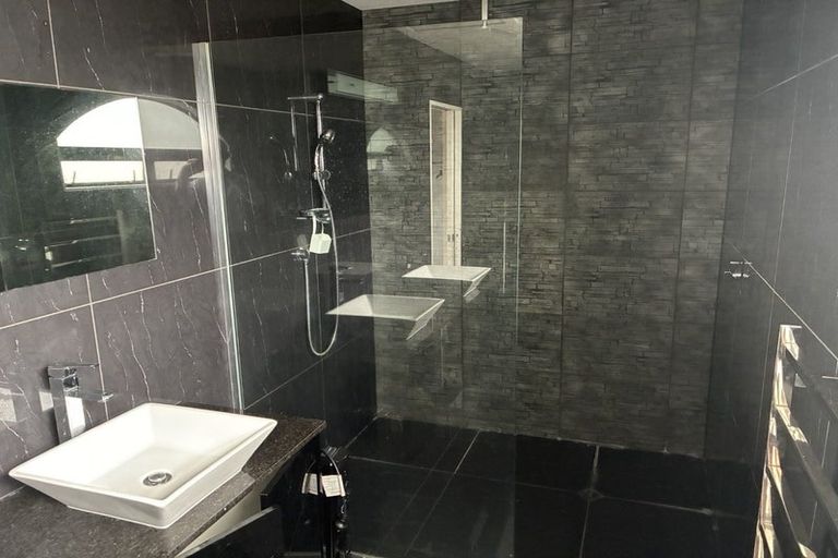 Photo of property in 4 The Enclave, Totara Heights, Auckland, 2105