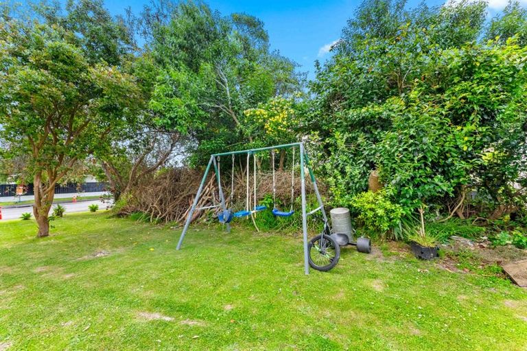 Photo of property in 48 Amberley Avenue, Te Atatu South, Auckland, 0610