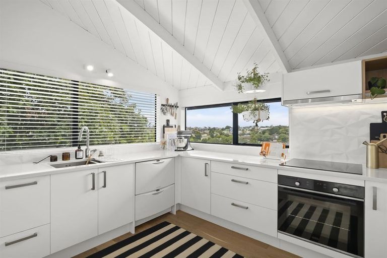 Photo of property in 2/87 Nigel Road, Browns Bay, Auckland, 0630