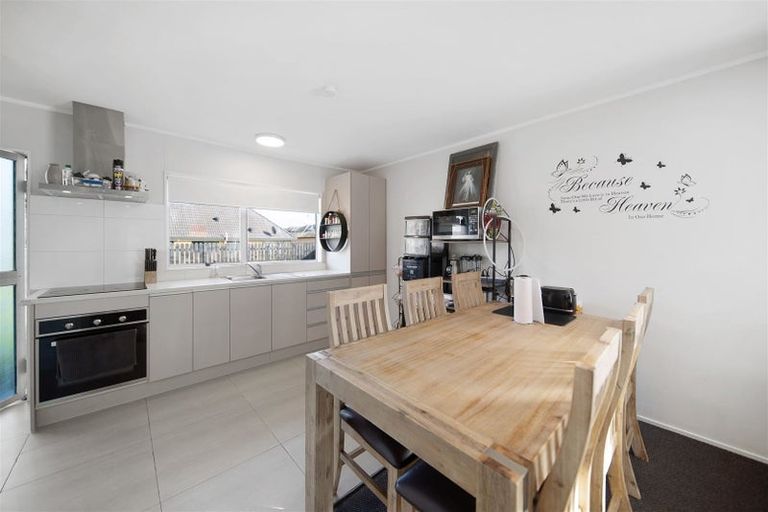 Photo of property in 2/22 Bingara Place, Favona, Auckland, 2024