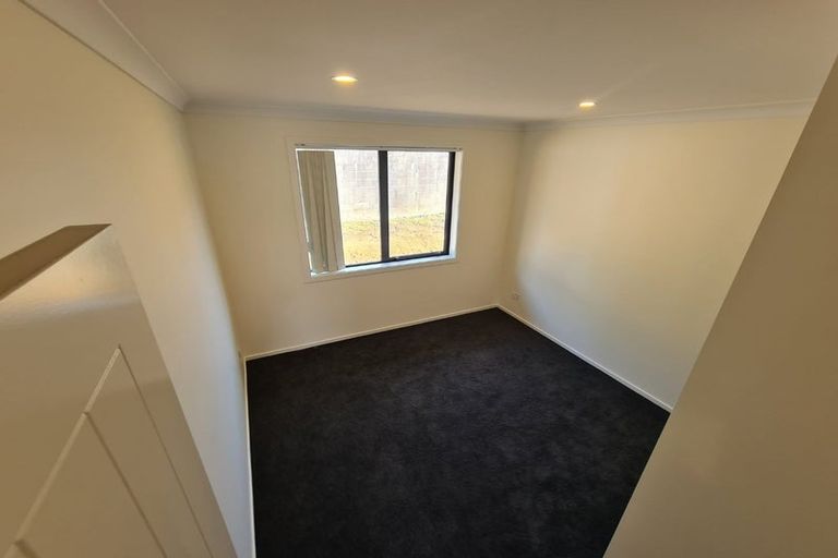 Photo of property in 7 Rewarewa Way, Timberlea, Upper Hutt, 5018