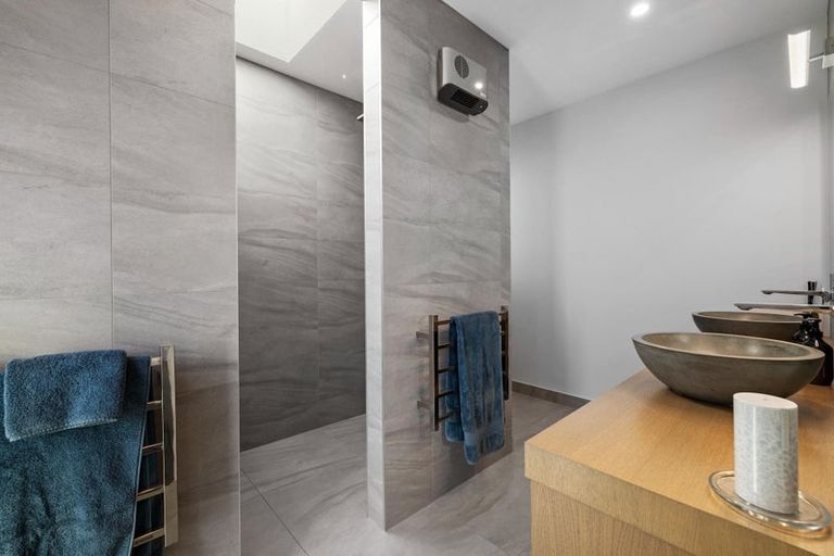 Photo of property in 13 Sapphire Spring Rise, Wanaka, 9305