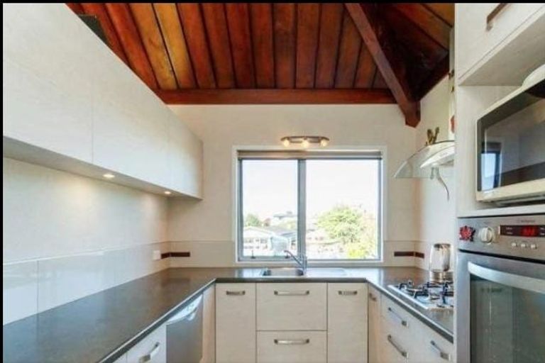 Photo of property in 95 Wikiriwhi Crescent, Awapuni, Palmerston North, 4412