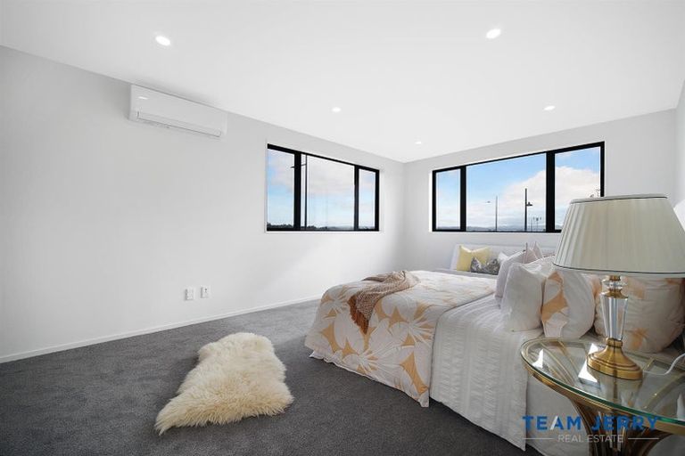 Photo of property in 1 Korowhiti Road, Clarks Beach, 2122