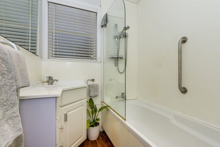 Photo of property in 1/28 Spencer Road, Pinehill, Auckland, 0632