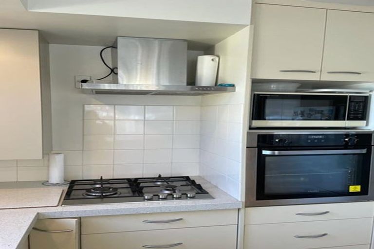 Photo of property in 2/47 Greenslade Crescent, Northcote, Auckland, 0627