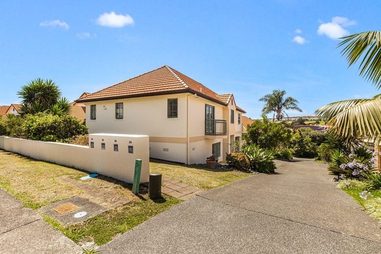 Photo of property in 30 Parkwood Crescent, Gulf Harbour, Whangaparaoa, 0930
