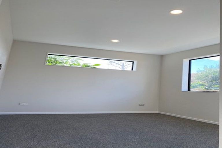 Photo of property in 4 Gill Avenue, Te Atatu Peninsula, Auckland, 0610
