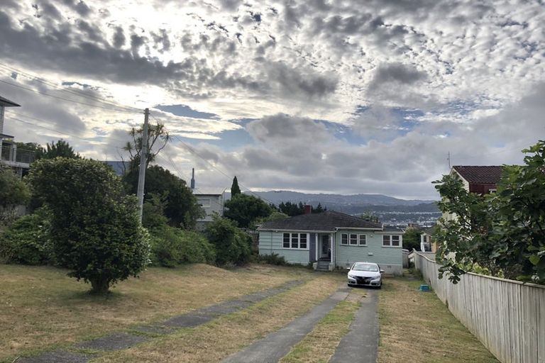 Photo of property in 105 Seatoun Heights Road, Seatoun, Wellington, 6022