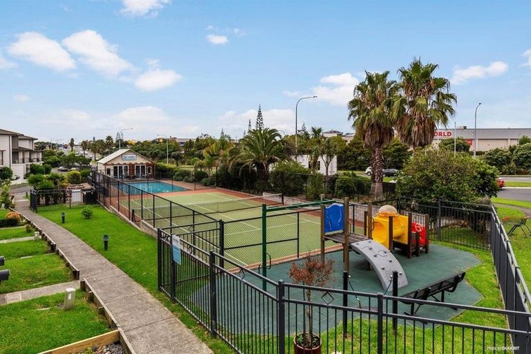 Photo of property in 2/30 Opito Way, East Tamaki, Auckland, 2013