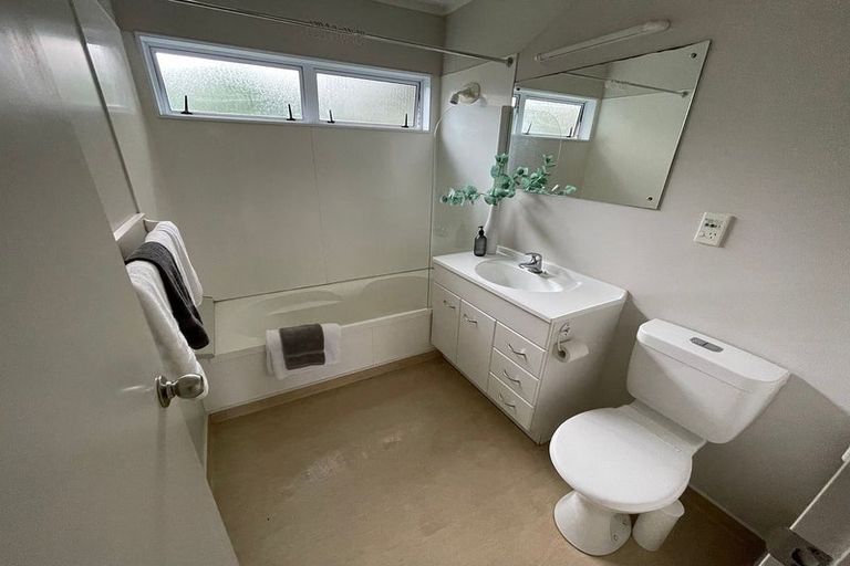 Photo of property in 22 Kayeleen Place, Cockle Bay, Auckland, 2014