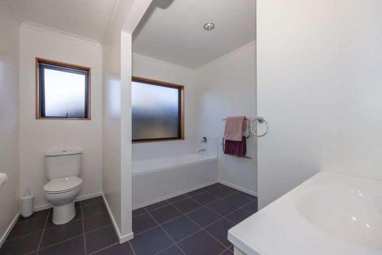 Photo of property in 118 Lachlan Avenue, Hawea Flat, Wanaka, 9382