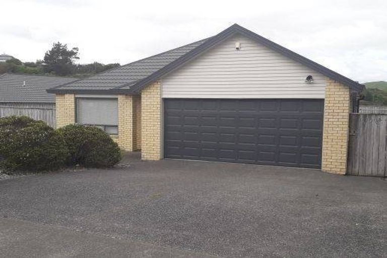 Photo of property in 3 Aotea Drive, Aotea, Porirua, 5024