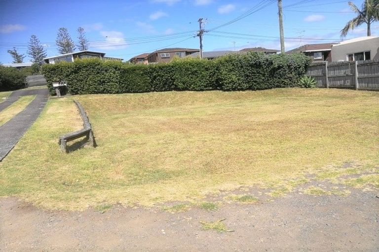 Photo of property in 2/233 Birkdale Road, Birkdale, Auckland, 0626