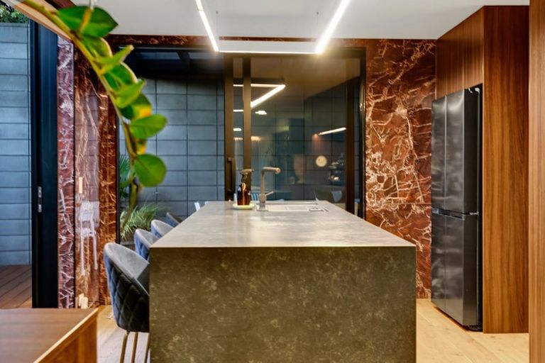 Photo of property in 12a Baring Terrace, Strandon, New Plymouth, 4312